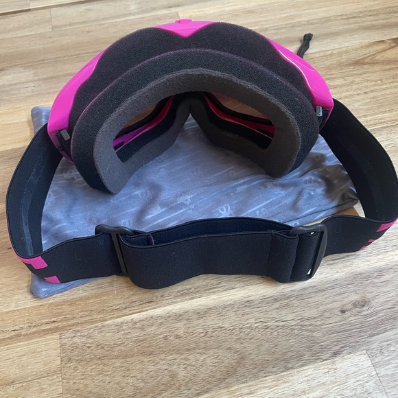 Woman’s Spy Snowboarding Goggles - Picture 5 of 5